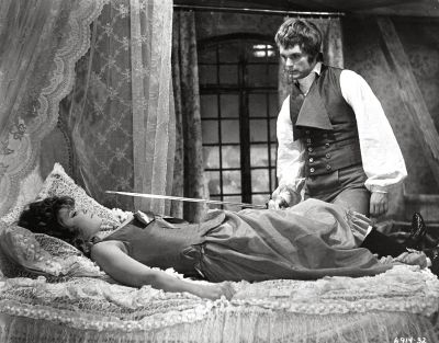 DESADE_-_STILLS_023.jpg