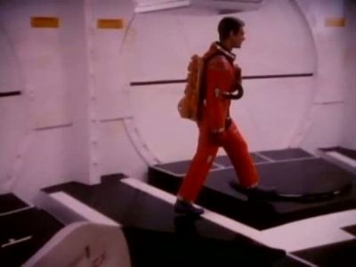 2010_THE_ODYSSEY_CONTINUES_FEATURETTE_032.jpg