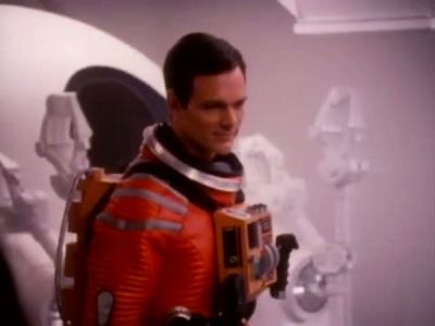 2010_THE_ODYSSEY_CONTINUES_FEATURETTE_054.jpg