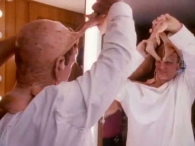 2010_THE_ODYSSEY_CONTINUES_FEATURETTE_348.jpg
