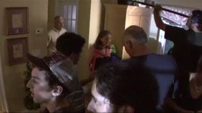 ISNT_IT_DELICIOUS_-_BEHIND_THE_SCENES_150.jpg