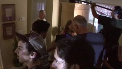 ISNT_IT_DELICIOUS_-_BEHIND_THE_SCENES_153.jpg