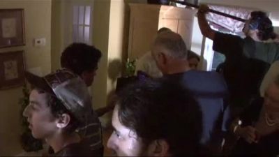 ISNT_IT_DELICIOUS_-_BEHIND_THE_SCENES_165.jpg