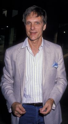 01271990_-_KEIR_DULLEA_SIGHTED_AT_THE_BEVERLEY_HILTON_HOTEL_003.jpg