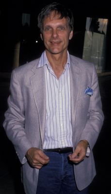 01271990_-_KEIR_DULLEA_SIGHTED_AT_THE_BEVERLEY_HILTON_HOTEL_004.jpg