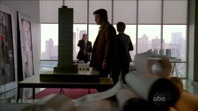 CASTLE_-_E1X01_FLOWERS_FOR_YOUR_GRAVE_013.jpg