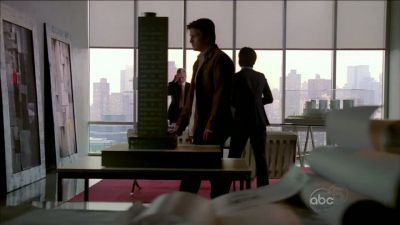 CASTLE_-_E1X01_FLOWERS_FOR_YOUR_GRAVE_015.jpg