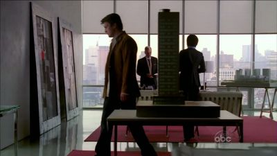 CASTLE_-_E1X01_FLOWERS_FOR_YOUR_GRAVE_016.jpg