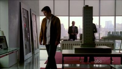 CASTLE_-_E1X01_FLOWERS_FOR_YOUR_GRAVE_022.jpg