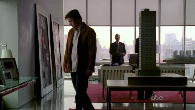 CASTLE_-_E1X01_FLOWERS_FOR_YOUR_GRAVE_025.jpg
