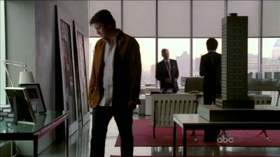 CASTLE_-_E1X01_FLOWERS_FOR_YOUR_GRAVE_032.jpg