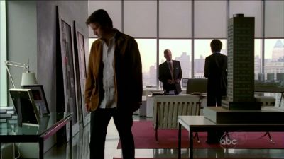 CASTLE_-_E1X01_FLOWERS_FOR_YOUR_GRAVE_033.jpg
