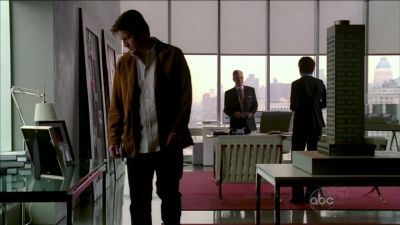 CASTLE_-_E1X01_FLOWERS_FOR_YOUR_GRAVE_035.jpg