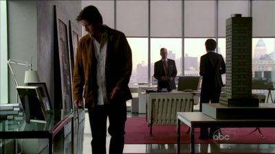 CASTLE_-_E1X01_FLOWERS_FOR_YOUR_GRAVE_036.jpg