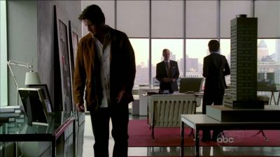 CASTLE_-_E1X01_FLOWERS_FOR_YOUR_GRAVE_037.jpg