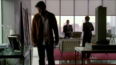 CASTLE_-_E1X01_FLOWERS_FOR_YOUR_GRAVE_039.jpg