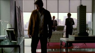CASTLE_-_E1X01_FLOWERS_FOR_YOUR_GRAVE_041.jpg