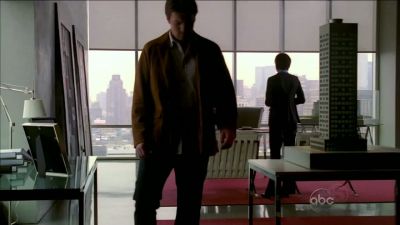 CASTLE_-_E1X01_FLOWERS_FOR_YOUR_GRAVE_043.jpg