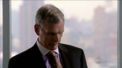 CASTLE_-_E1X01_FLOWERS_FOR_YOUR_GRAVE_082.jpg